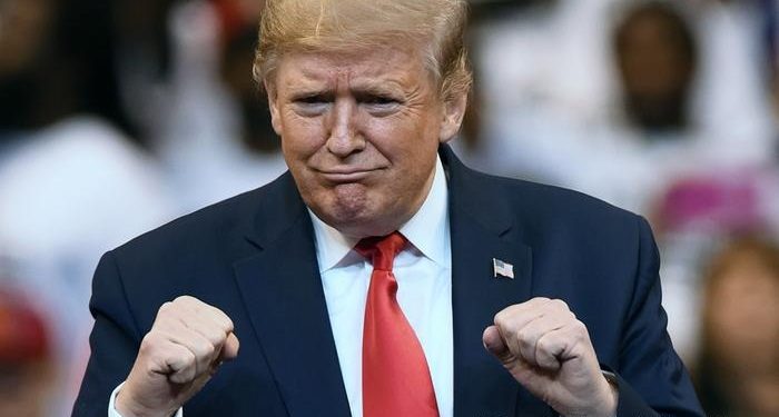 Trump apoya a manifestantes prodemocráticos en Hong Kong al promulgar nueva ley