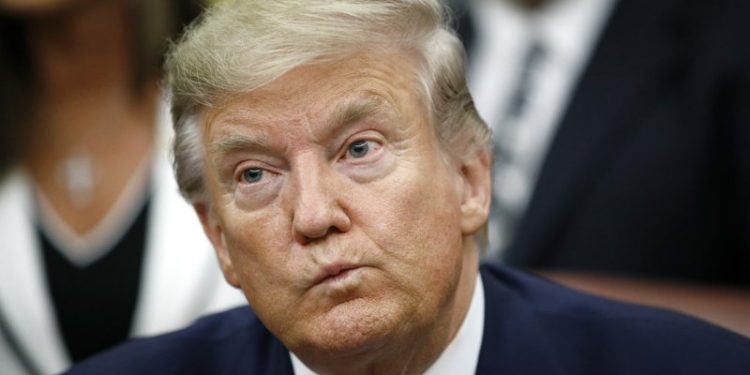 Trump decide donar su salario para el combate contra la adicción a opioides