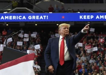 Trump respalda a republicanos en elecciones a gobernador para impulsar su propia candidatura