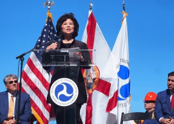 Elaine Chao y Ron DeSantis anuncian las nuevas subvenciones federales de transporte en Florida