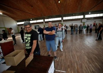 Centroderecha se perfila a ganar en elecciones en Uruguay, según sondeos