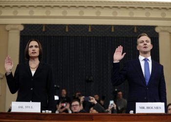 Exasesora de Trump resalta injerencia rusa durante audiencia de posible juicio político