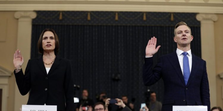 Exasesora de Trump resalta injerencia rusa durante audiencia de posible juicio político