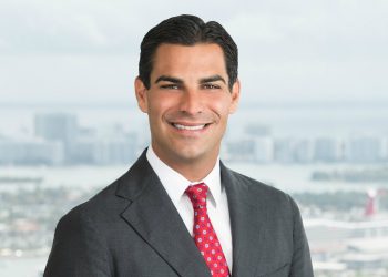Alcalde de Miami va por Alex Días de la Portilla a la Comisión municipal
