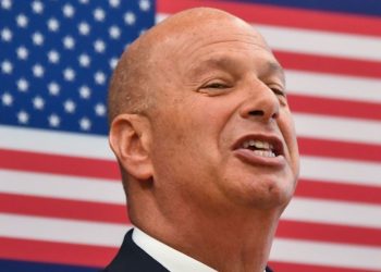 Ayuda a Ucrania no se aprobaría sin investigaciones a favor de Trump, reveló diplomático