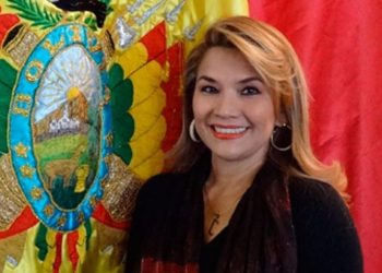 Jeanine Áñez asumió la presidencia de Bolivia por sucesión constitucional