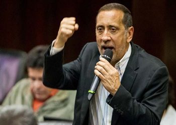 Denuncian que régimen de Maduro intenta comprar a diputados de oposición con “Operación Maletín Verde”