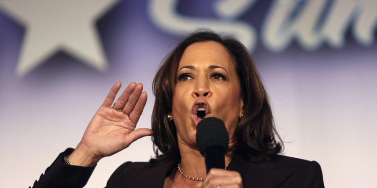 Harris y Warren compiten por el apoyo de votantes femeninas afroamericanas