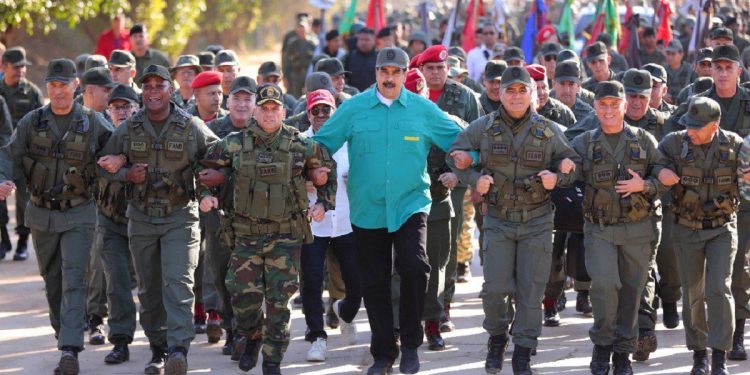 Régimen de Maduro teme de “operación quirúrgica” de EEUU para desalojarlo del poder