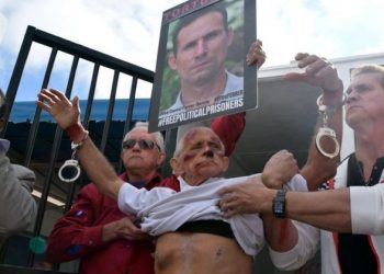 Exilio cubano escenificó a José D. Ferrer en su celda como protesta por su encarcelamiento