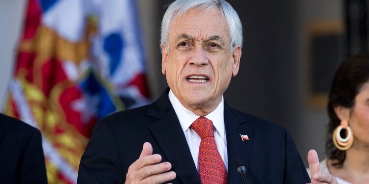 Entre marchas y destrucción chilenos solicitan la renuncia de Sebastián Piñera