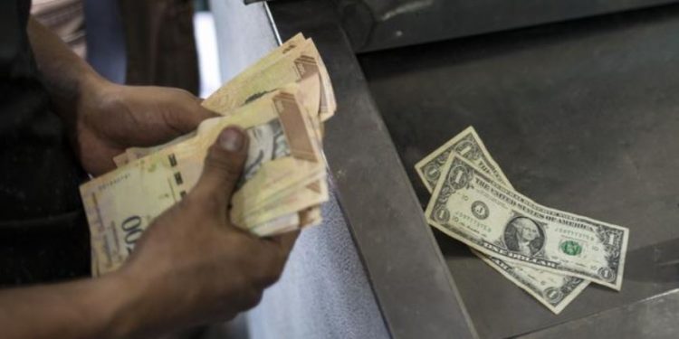 Venezuela encaminada a la dolarización formal de la economía