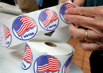 Juez derogó legislación que coloca a candidatos republicanos en primer lugar en papeleta electoral en Florida
