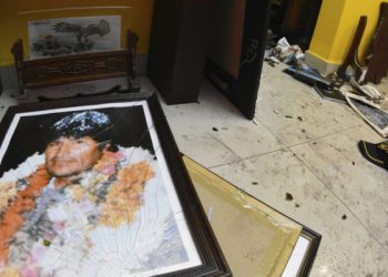 Militares, obreros y policías exigieron la renuncia de Evo