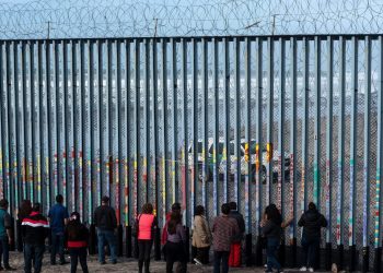 EEUU aprueba norma que prohíbe a “miles” de inmigrantes pedir asilo y acelera deportaciones