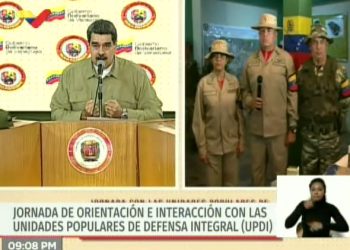 Maduro distribuye armas a civiles ante marcha opositora convocada el 16-N