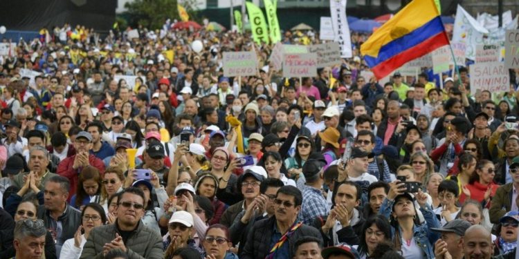 Reforma fiscal e inversiones en Colombia en vilo debido a protestas