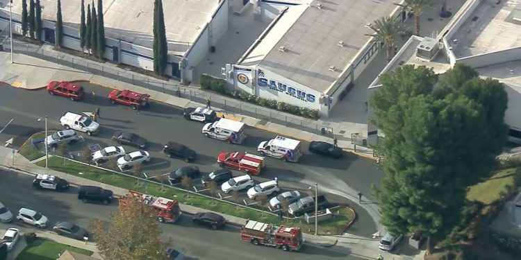 Un fallecido y varios heridos dejó tiroteo en la escuela secundaria Saugus en EEUU