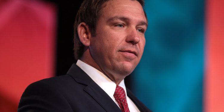 Estudiantes de Florida tendrán que presentar examen de civismo antes de graduarse por órdenes de DeSantis