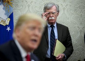 Demócratas buscan que Bolton y Mulvaney den sus testimonios ante el Senado