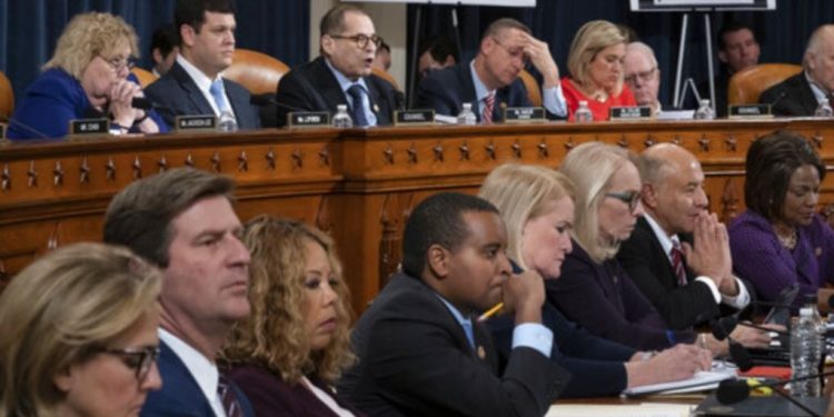 Panel del Congreso realiza votación sobre cargos del posible juicio político contra Trump