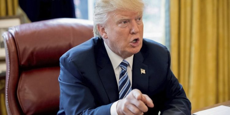 Trump envía carta a Pelosi donde critica el juicio político