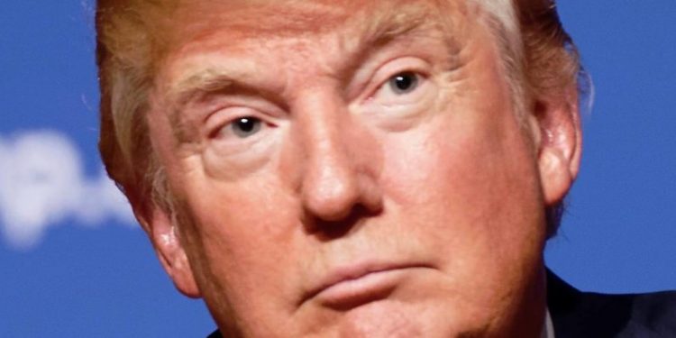 Tribunal federal paraliza los cambios en tarifas de trámites migratorios que quiere Trump