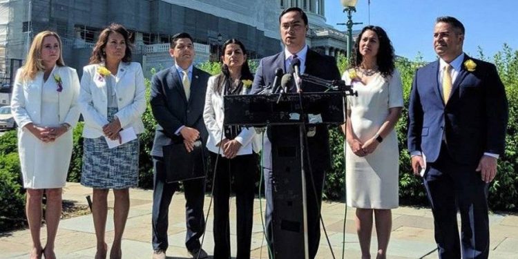 Liga de Congresistas Latinos de EEUU desaprueban envío de mexicanos que buscan asilo a Guatemala