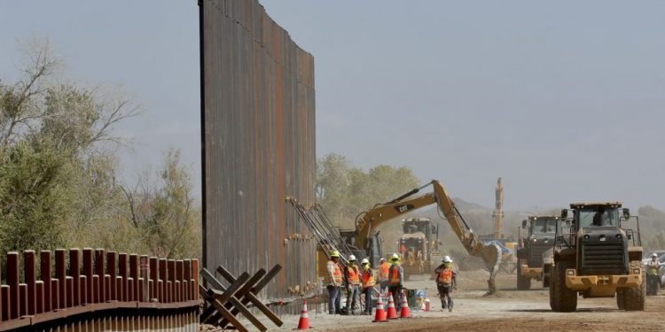 Contrato de $400 millones para el muro fronterizo es investigado por el Pentágono