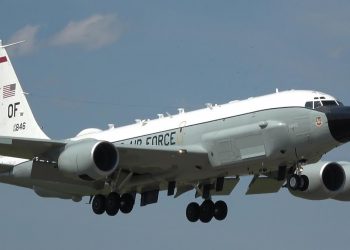 Aviones de EEUU sobrevolaron península de Corea mientras Pionyang amenaza con probar misil de largo alcance