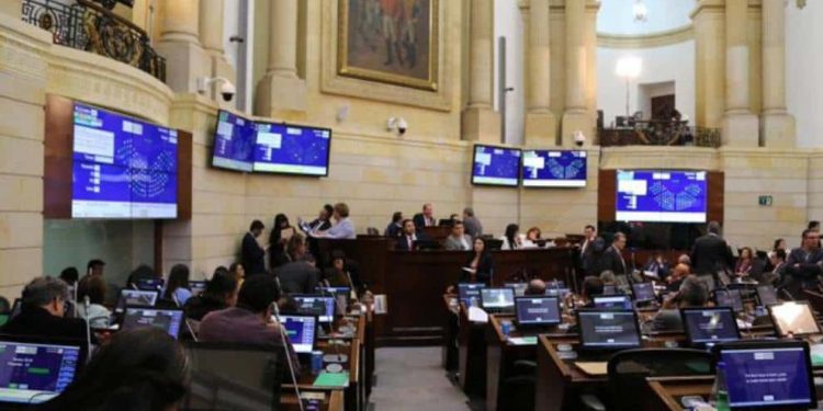 Colombia: El Parlamento avanza con leyes de cambio mientras el comité de paro impide acuerdos
