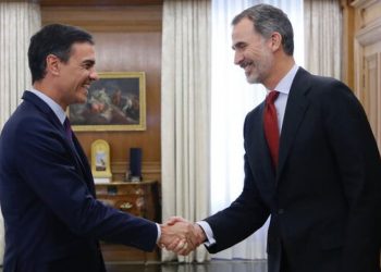El Rey de España pide a Sánchez que intente formar gobierno mientras el PSOE negocia acuerdos