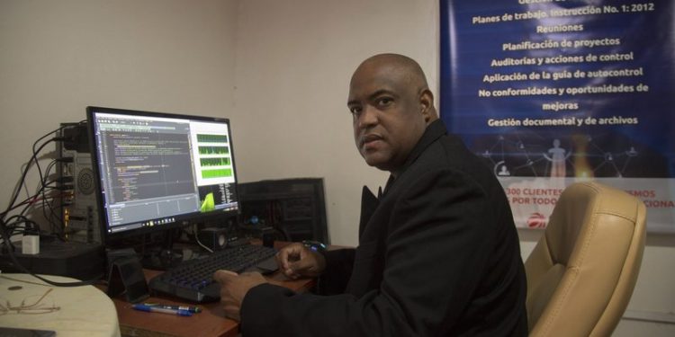 AP: "Pymes cubanas siguen esperando ley que las regularice"