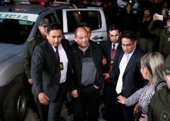 Arrestan a exministro por un caso de corrupción en Bolivia