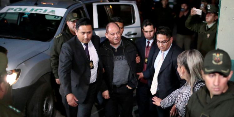 Arrestan a exministro por un caso de corrupción en Bolivia