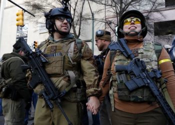 Miles de activistas se manifiestan en Virginia por el derecho a poseer armas