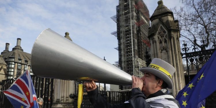 Gobierno de Gran Bretaña planea celebrar salida de la UE, aunque admite problemas