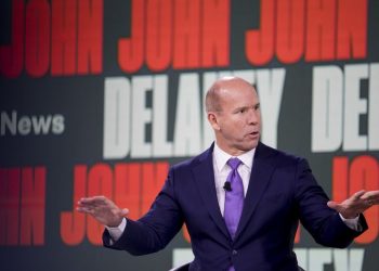 John Delaney se retira de la carrera presidencial demócrata