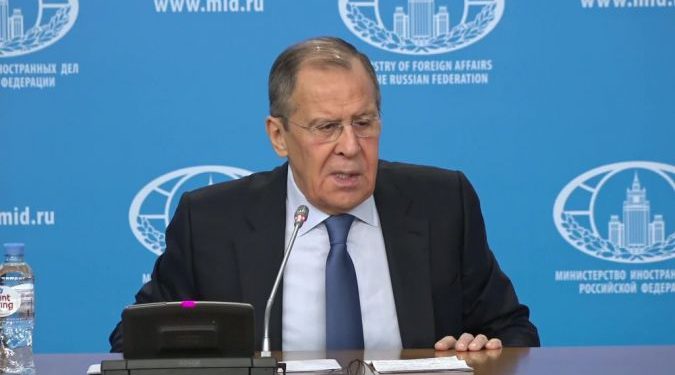 Canciller ruso lleva propuesta de negociación en visita a Maduro