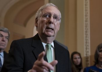 Defensa de Trump y figuras clave discuten sobre el juicio político