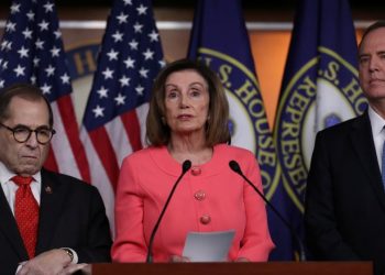 Pelosi anuncia a 7 "gestores" para iniciar el juicio político contra Trump