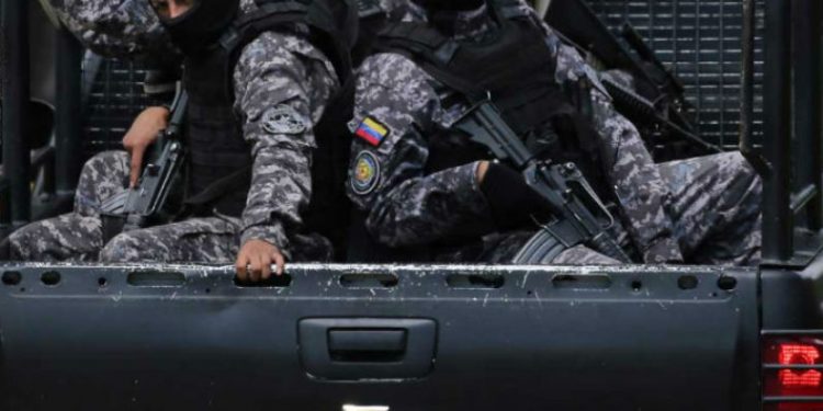 Cuerpos de seguridad del régimen de Maduro asedian a diputados alojados en Las Mercedes
