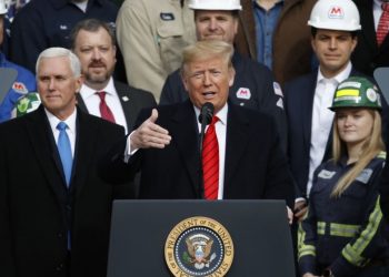 Trump firma pacto comercial T-MEC con muchos invitados y ausencia de demócratas