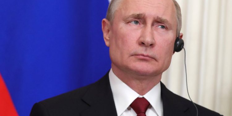Putin acelera cambios constitucionales que podrían mantenerlo en el poder luego de 2024