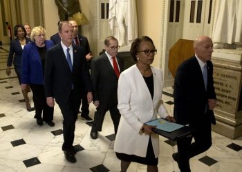 Una caravana demócrata llevó los cargos contra Trump al senado
