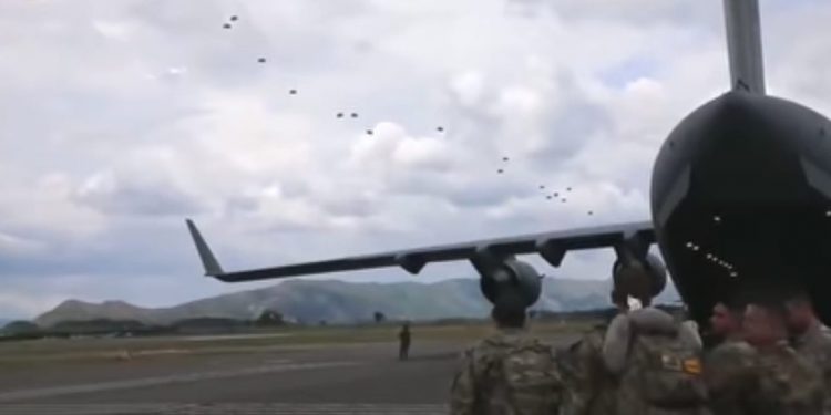 Soldados de EEUU y Colombia realizaron impresionante ejercicio militar aerotransportado conjunto (Video)
