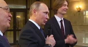 Resultado de imagen para imagenes de putin acompañado