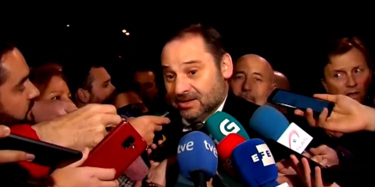 Ábalos aclara que no se reunió con Delcy Rodríguez: "solo la saludé y le recordé las sanciones"