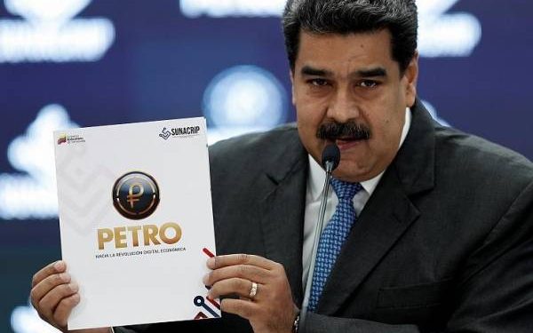 Nicolás Maduro y su intento por reflotar el "Petro"
