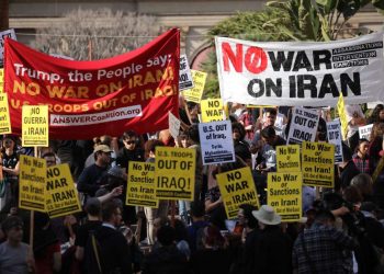 Activistas en EEUU planifican más de 300 protestas contra la guerra con Irán